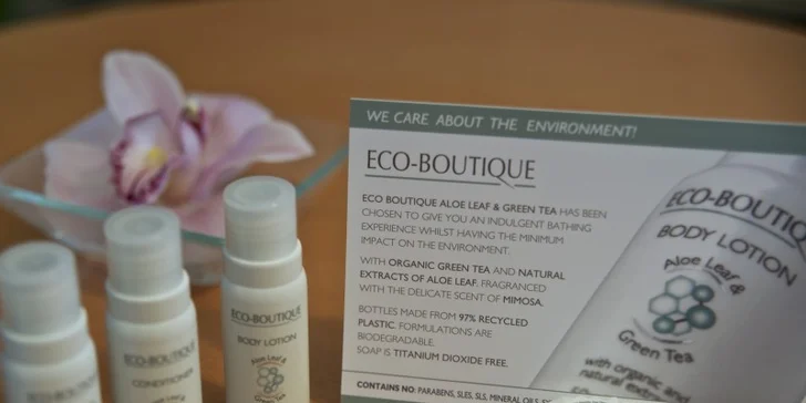 Personál vám připraví organickou kosmetiku Eco Boutique.