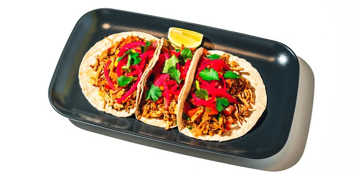  Těšte se na hovězí tacos, vepřovou quesadillu a kuřecí burrito (v menu pro 2 a 4 osoby).