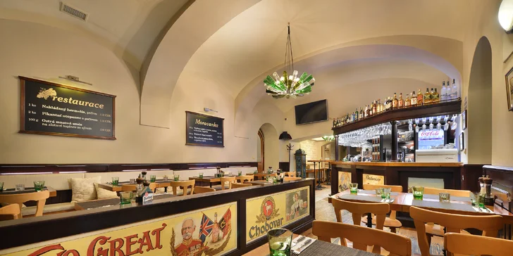 Restaurace Moravanka, která je součástí hotelu, se zaměřuje na staročeské speciality. 