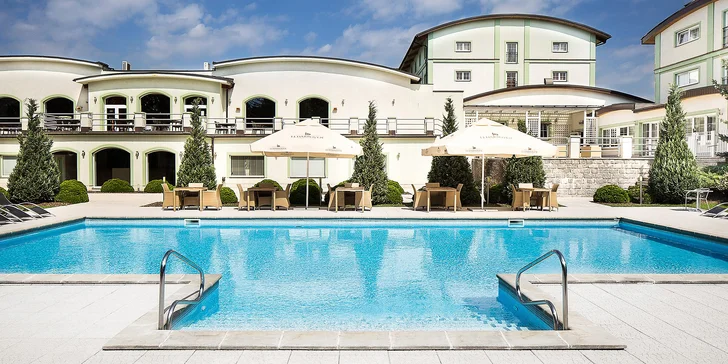 Pobyt v Plzni: 4* hotel se snídaní, tenisem a drinkem
