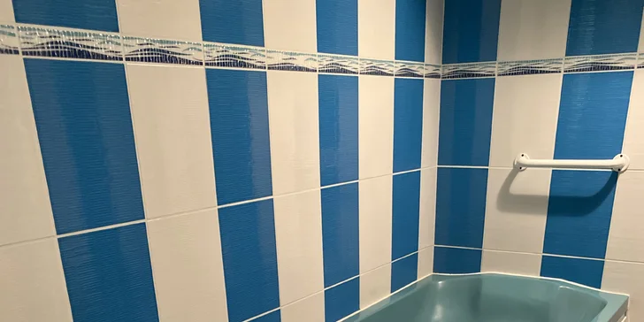 Připlatit si můžete další procedury, třeba masáže, zábaly nebo perličkovou vanu.