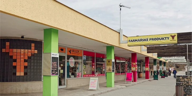 Líšeňské centrum obchodu a služeb najdete vedle restaurací u Fidela a Havana.