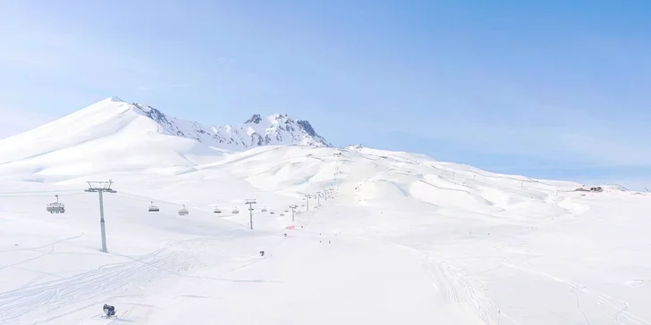 Zalyžujete si v nejmodernějším tureckém areálu Erciyes Ski Resort, který zahrnuje 102 tratí.