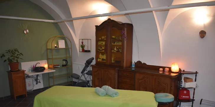 Klasická masáž šíje nebo zad báječně uvolní mysl i tělo a funguje jako prevence řad onemocnění i chronických potíží. 