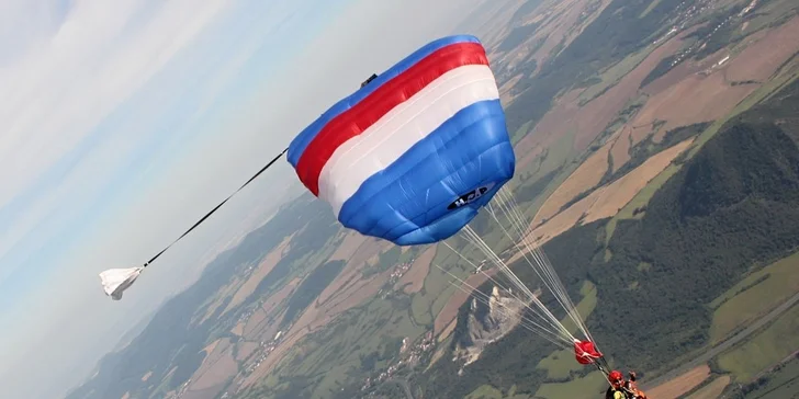 Těšte se na překrásný výhled na krajinu Českého středohoří a Krušných hor.