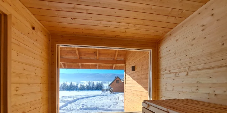 A těšte se i na dávku odpočinku – v resortu je k dispozici i sauna. Vy do ní máte v rámci voucheru jeden hodinový vstup. 