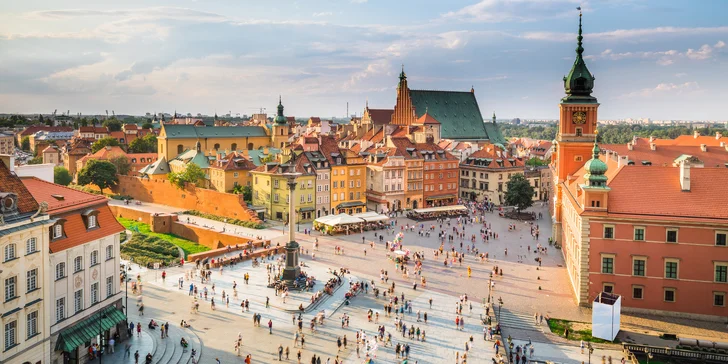 Hotel se nachází blízko letiště i stanic MHD, do centra se tak dostanete do 30 minut. 