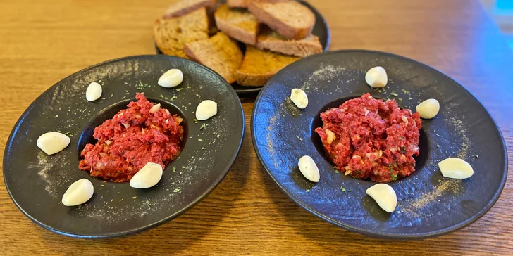 V restauraci Modrý Hrozen se skvěle najíte díky otevřenému voucheru na 250 nebo 500 Kč.