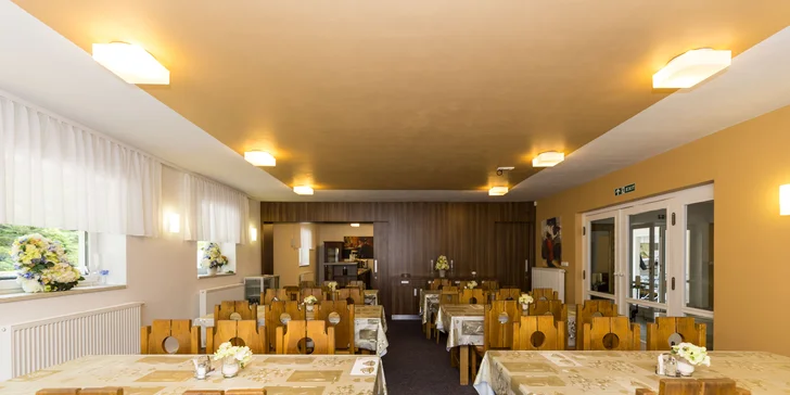 V restauraci pro vás každé ráno připraví bufetové snídaně a večer dvouchodové večeře. 