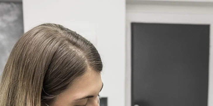  Na klinice Milenium Dent vás čeká kombinace důkladné dentální hygieny a šetrného bělení zubů metodou Opalescence Boost. 