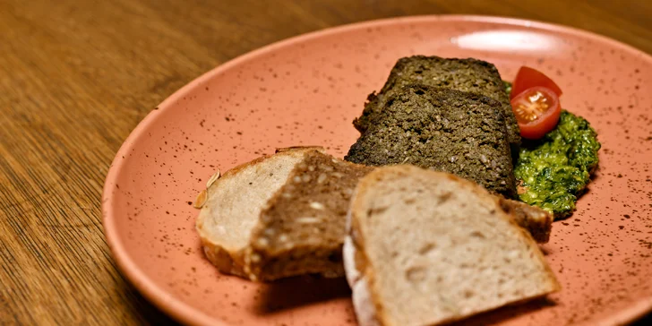 Špenátové paté z vlašských ořechů a čerstvých bylinek, pečivo (155 g)