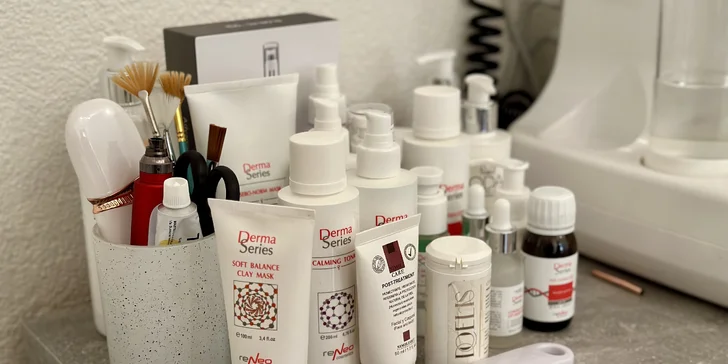 Používá se zde špičková kosmetika značek Derma Series, Dr. Spiller, Oda nebo Arcaya.