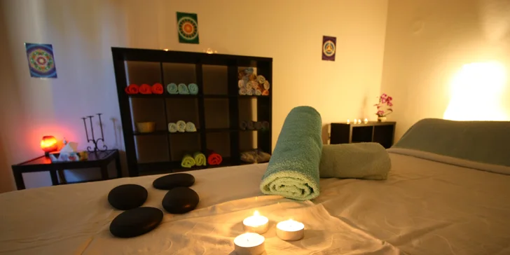Na výběr máte masáž lávovými kameny, klasickou, havajskou Lomi Lomi, baňkování nebo reflexní terapii chodidel.