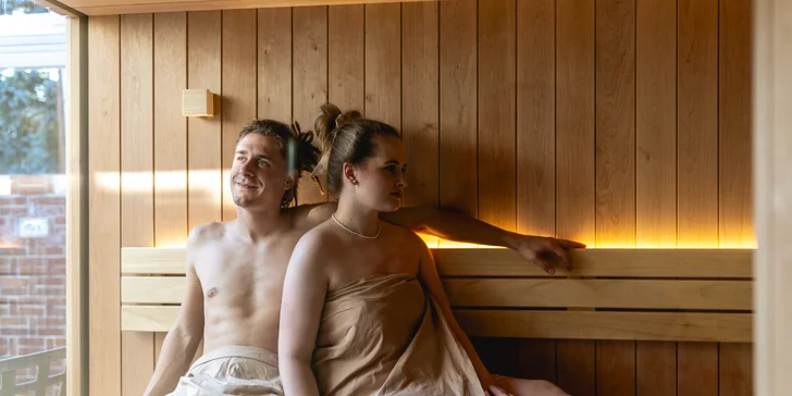 Pro milovníky tepla jsou připraveny finské sauny, jejichž rituál doplňuje unikátní deštný sloup.