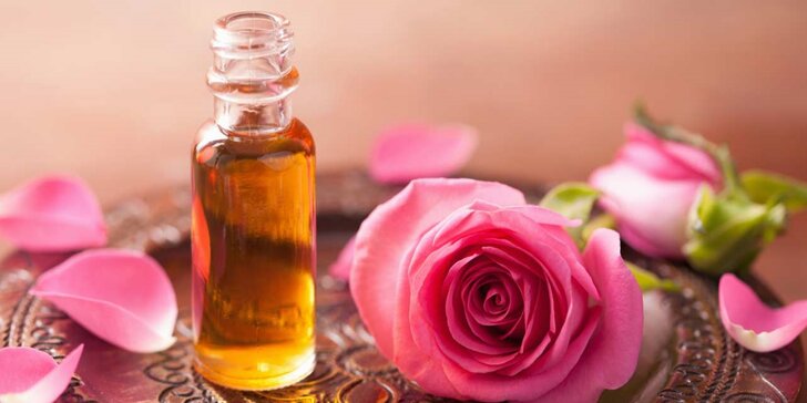 Lék na bolavá záda i nohy: medová, olejová či růžová masáž