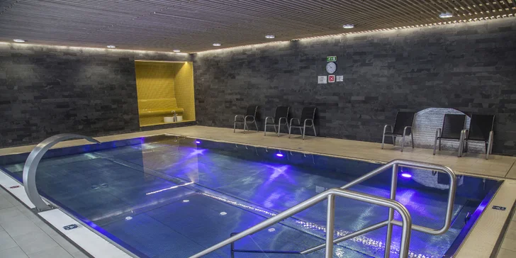 Letní odpočinek na Vysočině pro dva: polopenze, víno a wellness s bazénem