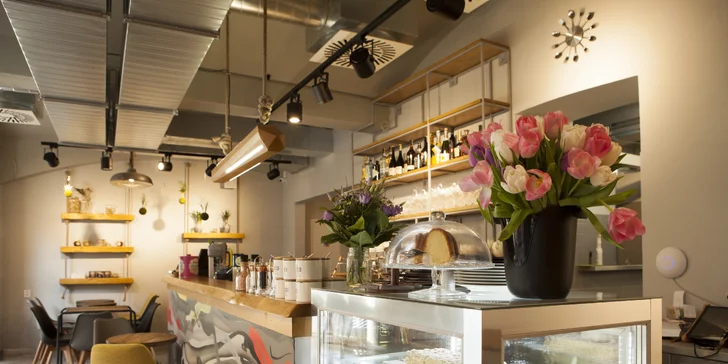 Hostina Hezky Česky: kuřecí prsíčko supreme či bůček ve skvělém menu