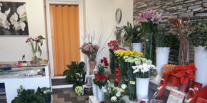 Nádherný pugét z 60cm růží včetně doručení po Praze 1, 2 zdarma
