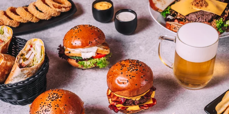 Hovězí, kuřecí i vege burgery, tortily, stripsy, smažáky, saláty i výběr z příloh