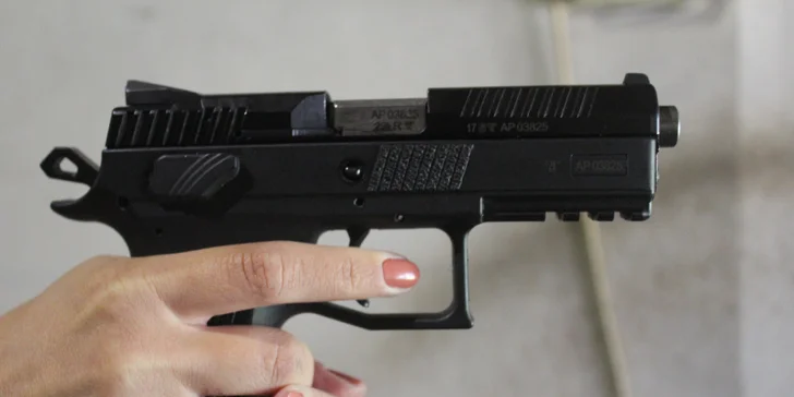 Na své si přijdou začátečníci, fajnšmekři, obdivovatelé zbraní 20. století i neohrožených sniperů. 