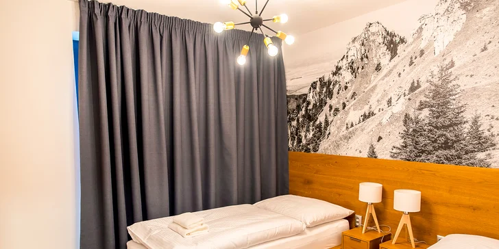 Apartmán je vybavený dvomi izbami, v jednej sa nachádza veľká manželská posteľ, druhá izba ponúka dve samostatné pevné lôžka.