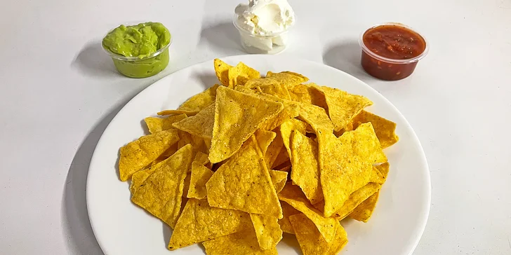 K tomu připočtěte nachos a omáčku podle výběru, a je tak jasné, že se perfektně nadlábnete.