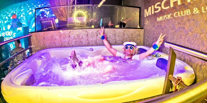 Párty v klubu: hodina vířivky, litr alkoholu podle výběru i nealko pro 5 osob