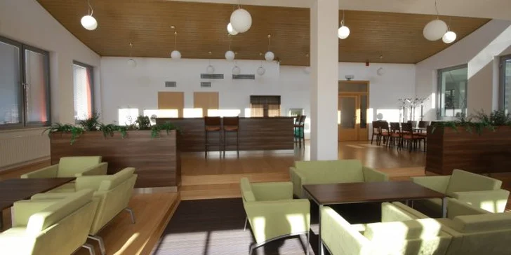 Jde se mlsat: káva či domácí limonáda a lahodný dezert i pro 2