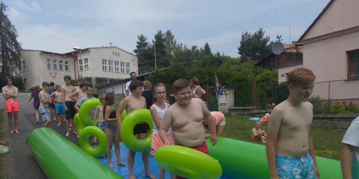 Hry bez hranic jsou zpět: 100 metrů dlouhá skluzavka, bumper balls a další