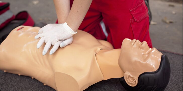 Základní kurz první pomoci: realisticky maskované úrazy i masáž srdce