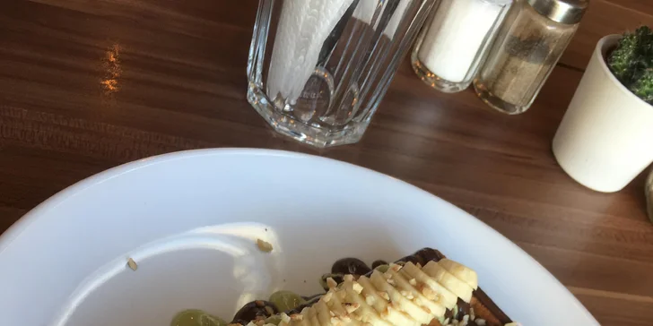 Když vás honí mlsná: Vafle s výběrem krémů i posypů a drink až pro 4 osoby