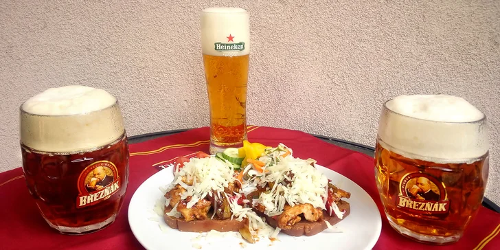 Pivní trojboj: 2 druhy Březňáka, Heineken a masová topinka k tomu