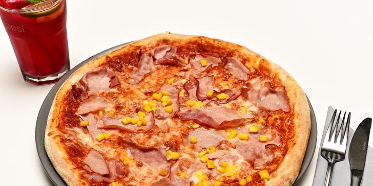 Ledový čaj a pizza na výběr: sýrová, salámová, kuřecí i vegetariánská