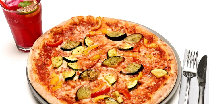 Ledový čaj a pizza na výběr: sýrová, salámová, kuřecí i vegetariánská