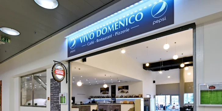 Ledový čaj a pizza na výběr: sýrová, salámová, kuřecí i vegetariánská