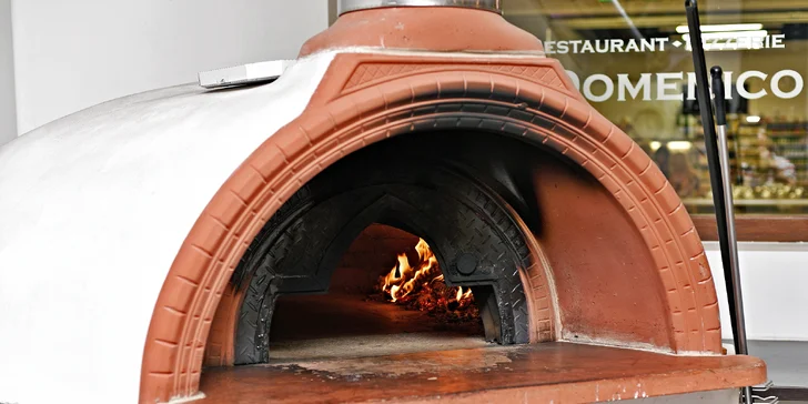 Ledový čaj a pizza na výběr: sýrová, salámová, kuřecí i vegetariánská