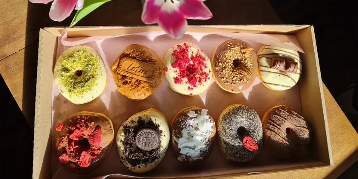Sladké mámení: klasické, plněné i mini donuty, 6 nebo 12 kusů, s sebou či rozvoz