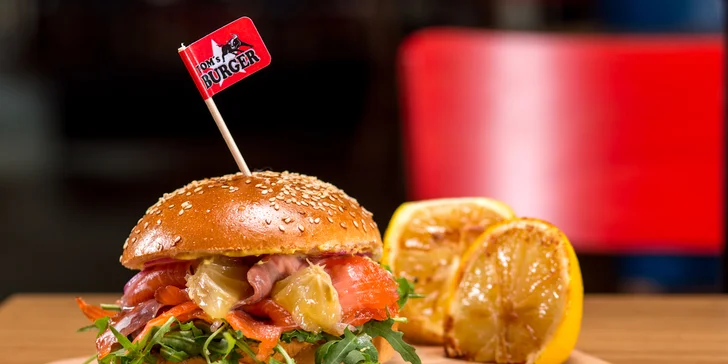 Burger menu pro 1 i 2: výběr ze 4 burgerů, hranolky, nachos i limonáda