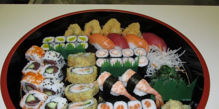Sushi set se 47 kousky: krevety, losos, avokádo i tuňák