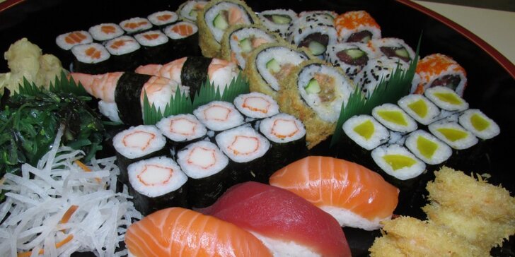 Sushi set se 47 kousky: krevety, losos, avokádo i tuňák