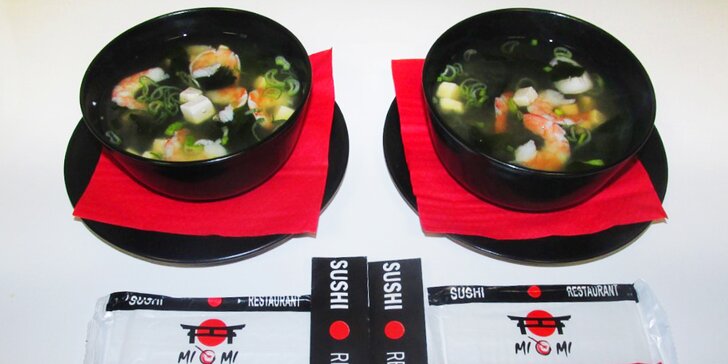 Asijské menu: 28 kousků sushi s lososem i tuňákem a 2 krevetové polévky