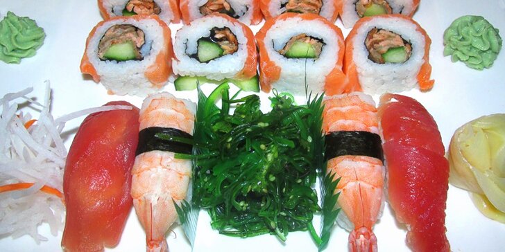 Asijské menu: 28 kousků sushi s lososem i tuňákem a 2 krevetové polévky