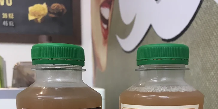 Dva studené nápoje z Yobaru: fresh, limonáda, mošt nebo ledový čaj