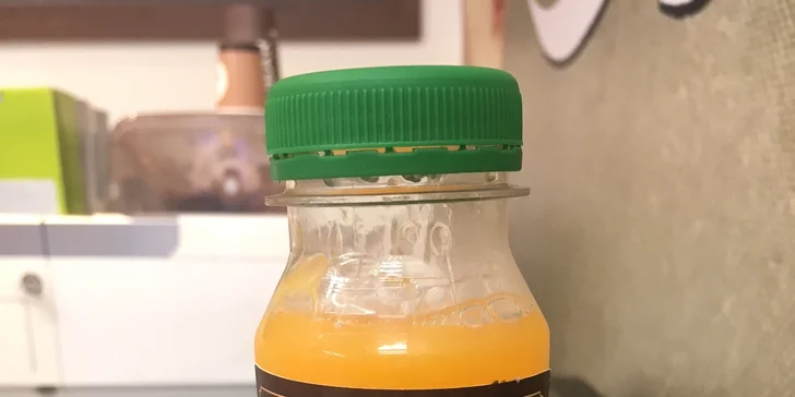 Dva studené nápoje z Yobaru: fresh, limonáda, mošt nebo ledový čaj