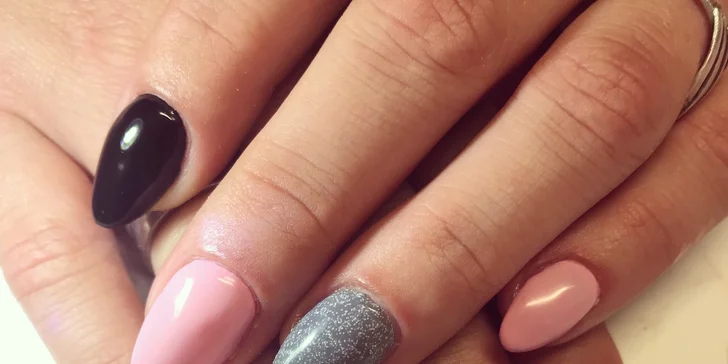 Profesionální gelová modeláž nehtů v Happy Hands Studiu