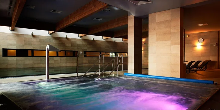 V ceně máte i neomezený vstup do nedalekého wellness centra hotelu Marine Hotel***** & Ultra Marine.
