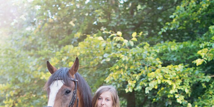 Výuková lekce jízdy na koni v přírodě či na jízdárně i focení