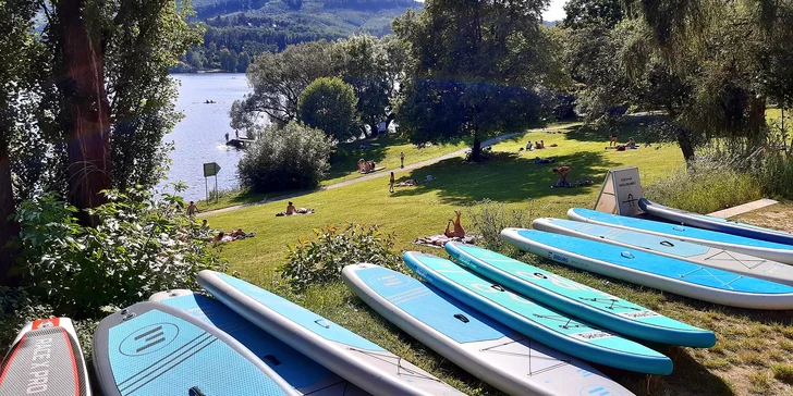 Je to víc než jen relax a opalování se na vodě – paddleboarding je progresivní dynamický sport, který rozvíjí stabilitu, rovnováhu a zapojuje rovnoměrně všechny svaly v těle.