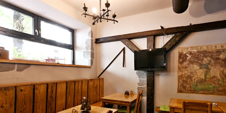Pořádná porce: polévka, žebra, křídla i buřty na pivu pro 2 i 4 osoby