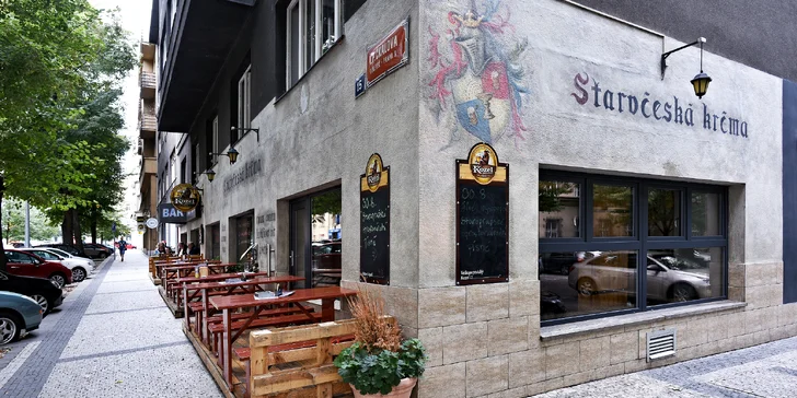 2 půllitry piva, 600 g žeber a ½ kila BBQ křídel pro 2 či dvojitá porce pro 4